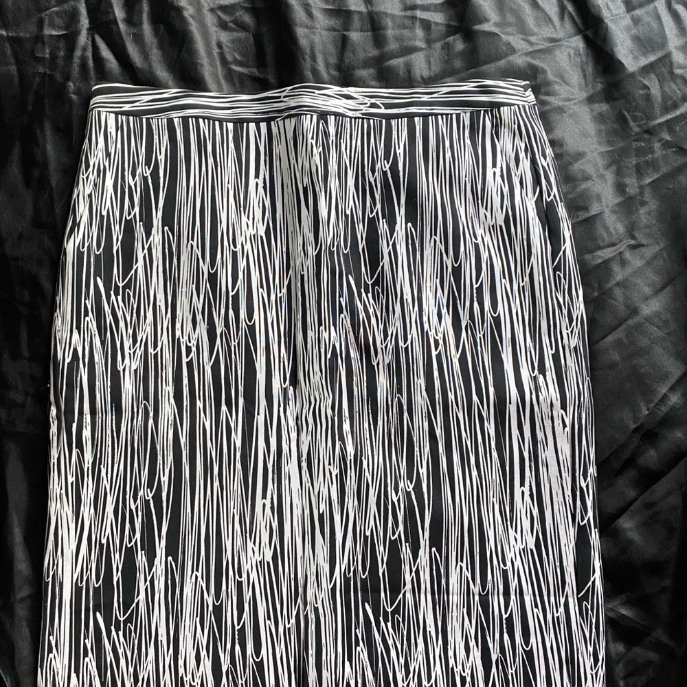 Worthington Black and White Patterned Pencil Skirt